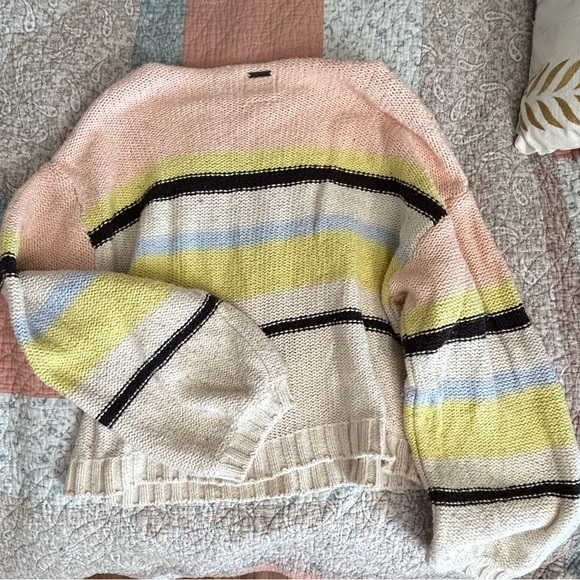 Seeing Double Crop Crewneck Sweater - Picture 2 of 3